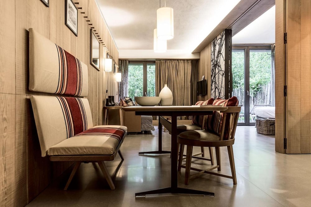 Eden Hotel 30/39