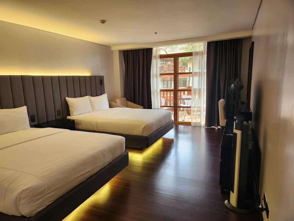 The Forest Lodge At Camp John Hay 22/75