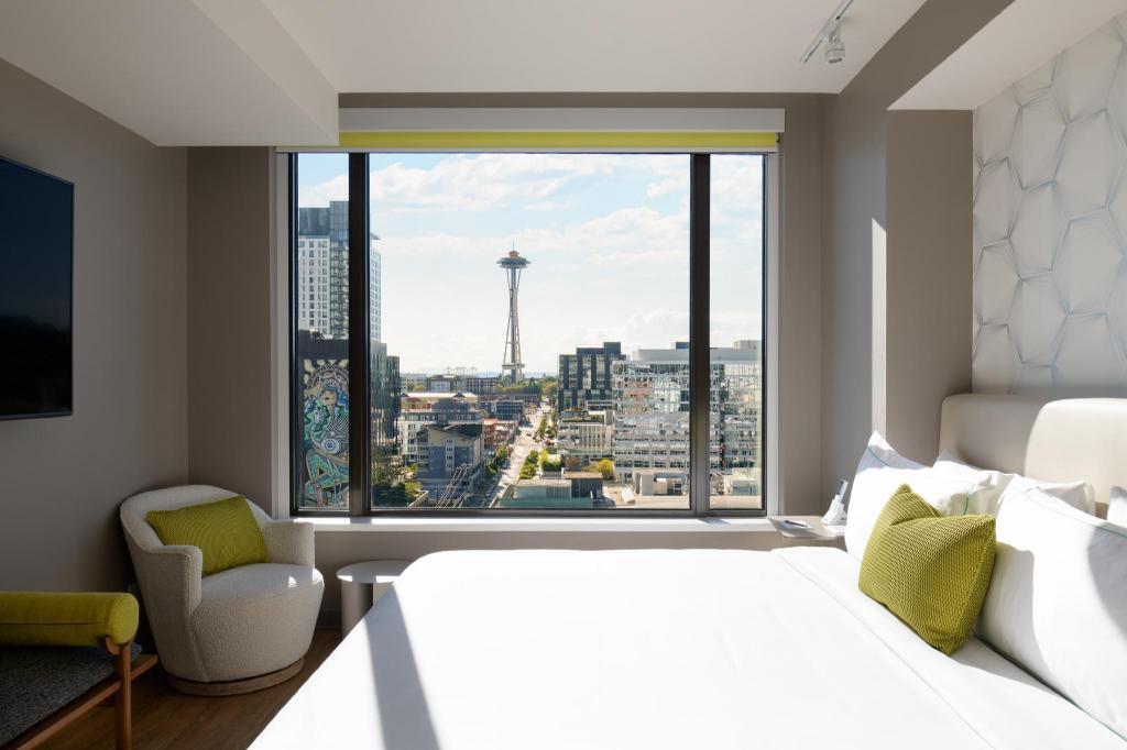 Presidential, Suite, King Bed, Skyline View, Space Needle View