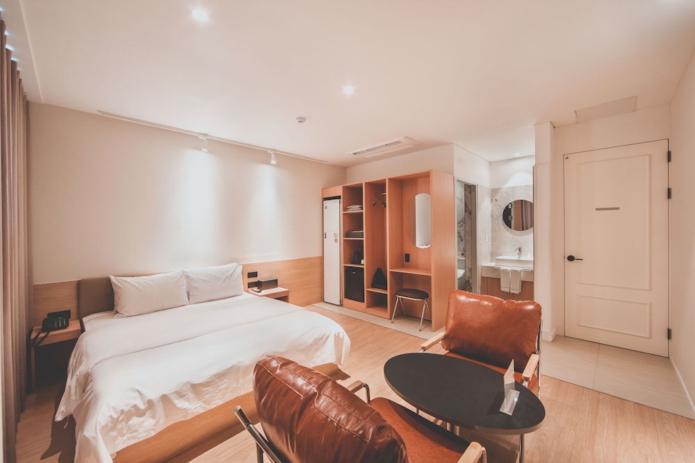غرفة بريميوم بسرير كوين، Hotel Insomnia 8/10