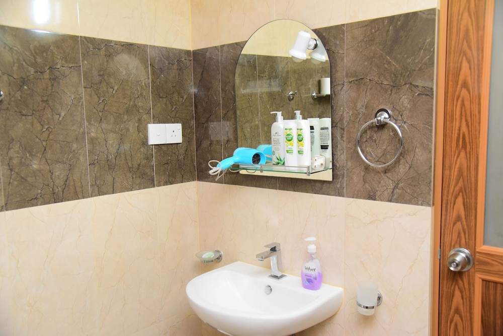 White Villa Airport Transit Hotel 45/45