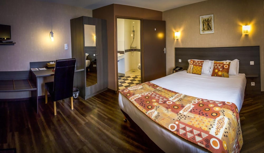 Brit Hotel Azur 17/32