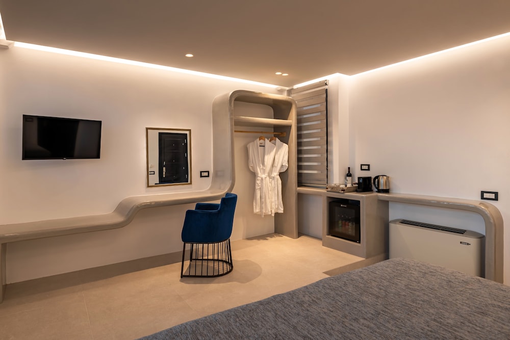 Day Dream Luxury Suites 68/81