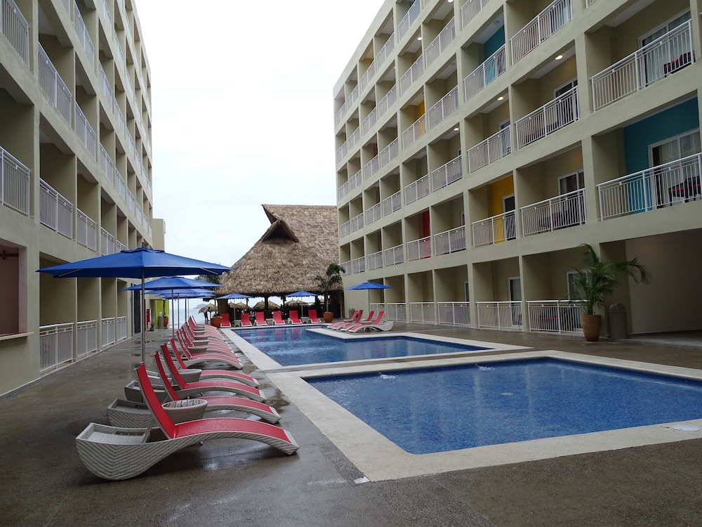 Decameron Isla Coral Guayabitos Ramada All Inclusive Resort 36/48