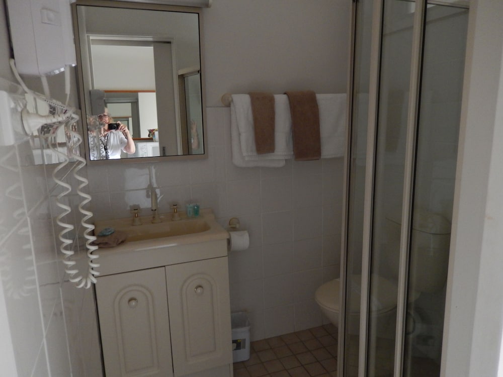 PIONEER WAY MOTEL 55/55