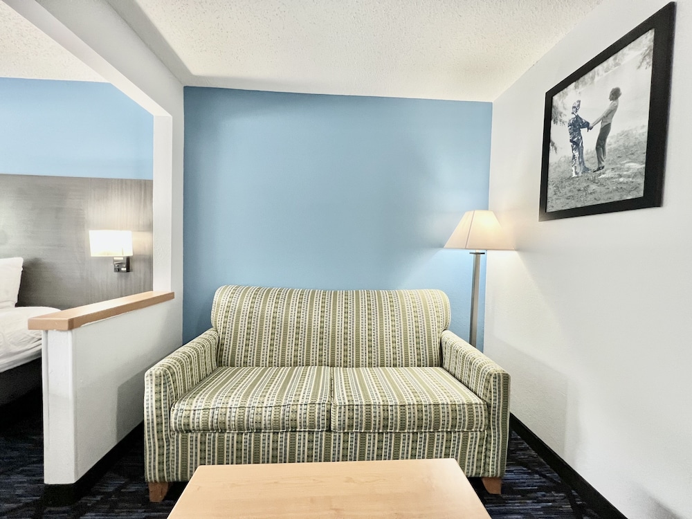 AmericInn by Wyndham Quincy 20/32
