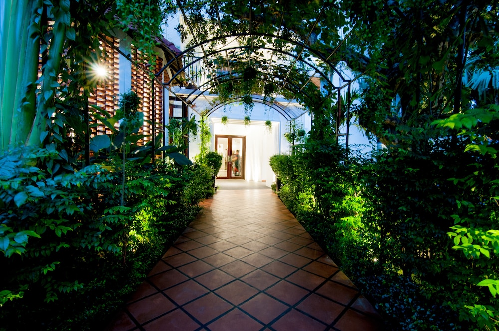 La Rose Suites 44/50