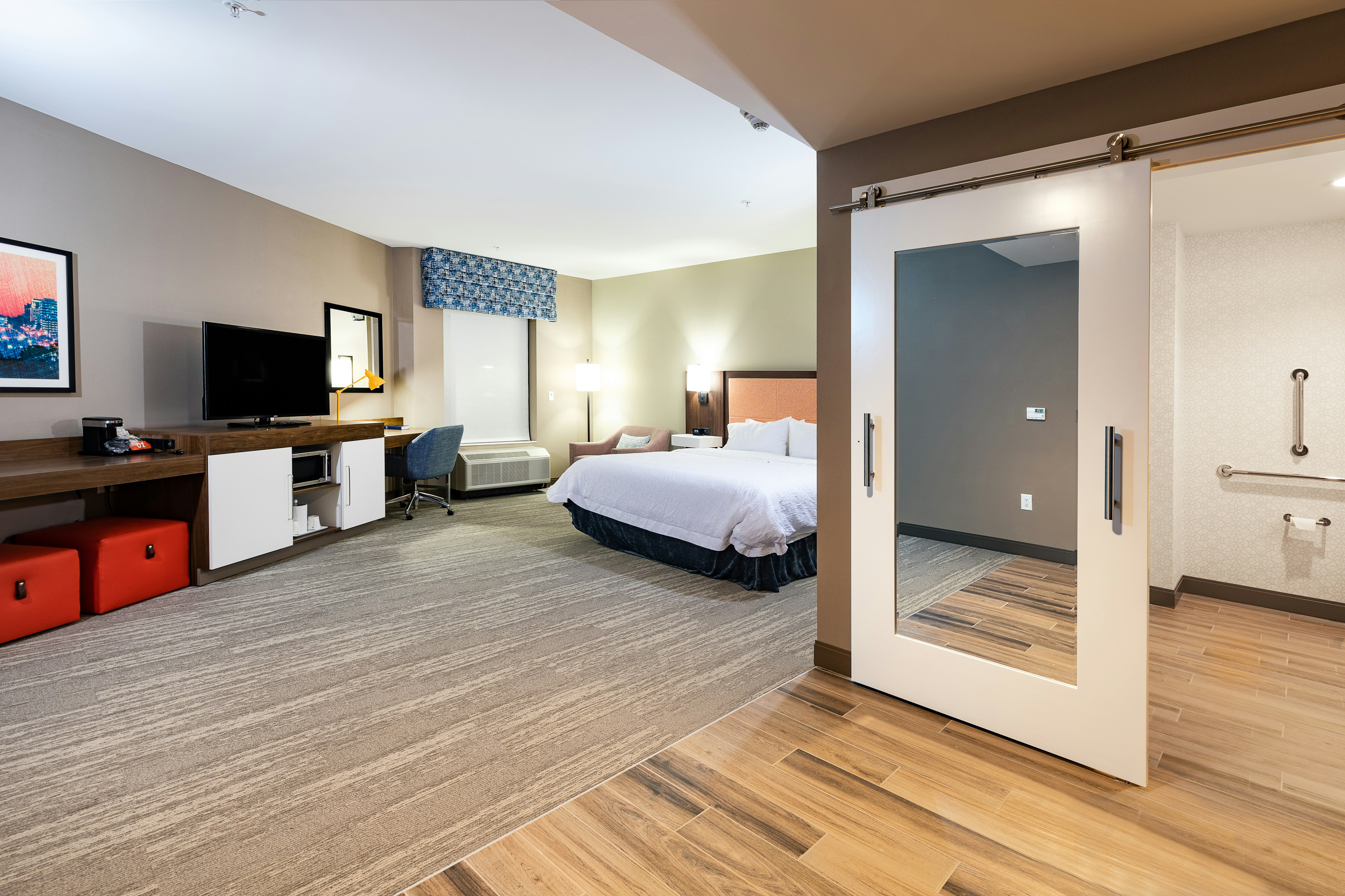 ROOM, KING BED, ACCESSIBLE
