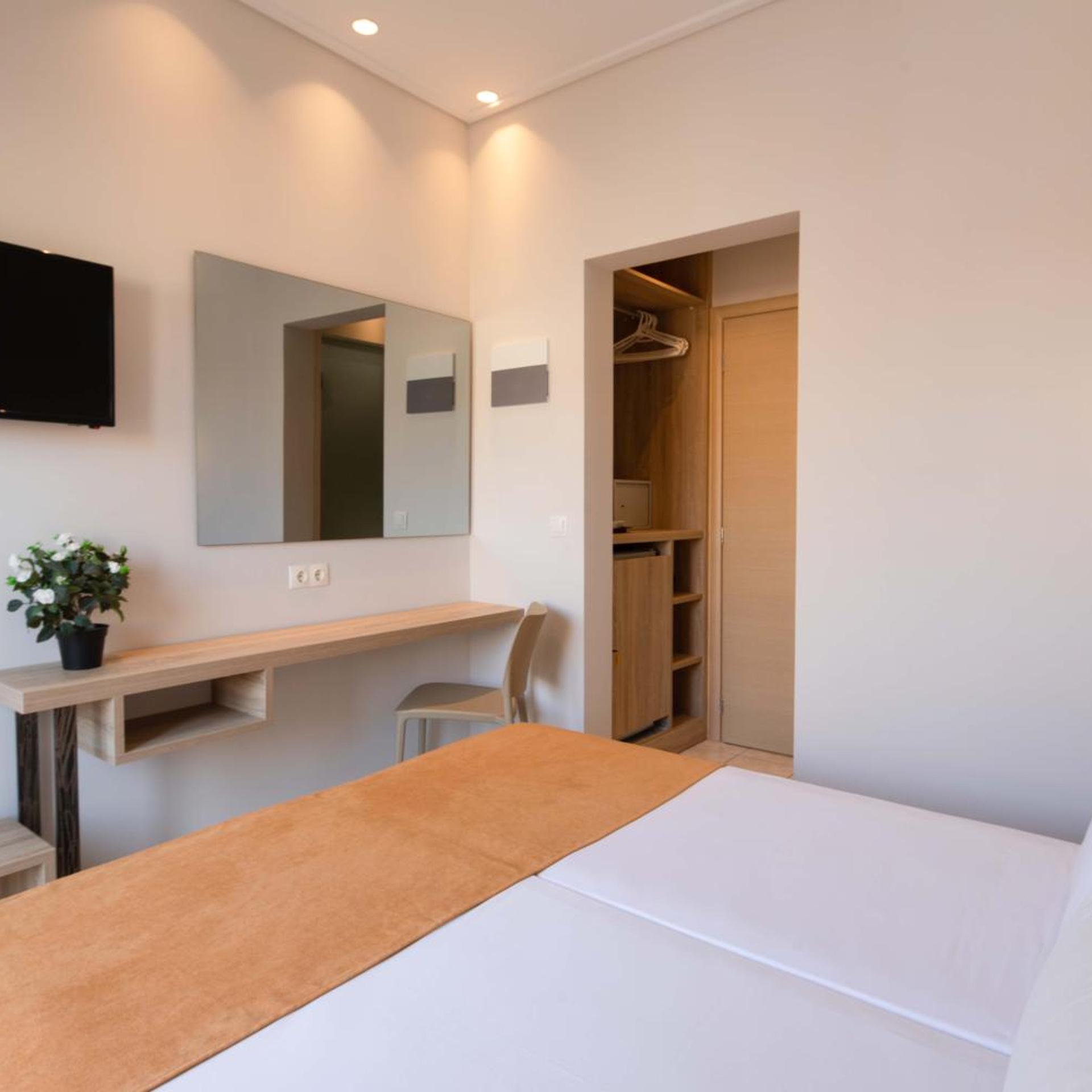 Rossis Beach Hotel 31/58