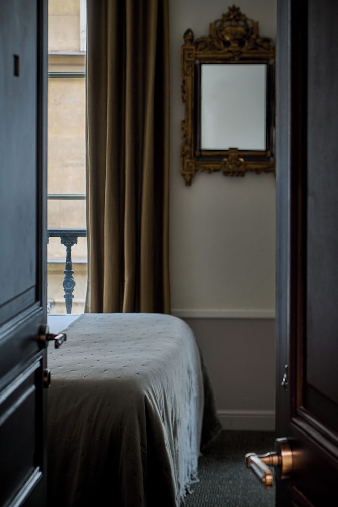 غرفة عائلية بسرير كوين وسريرين منفصلين، Hotel de La Tamise 4/6