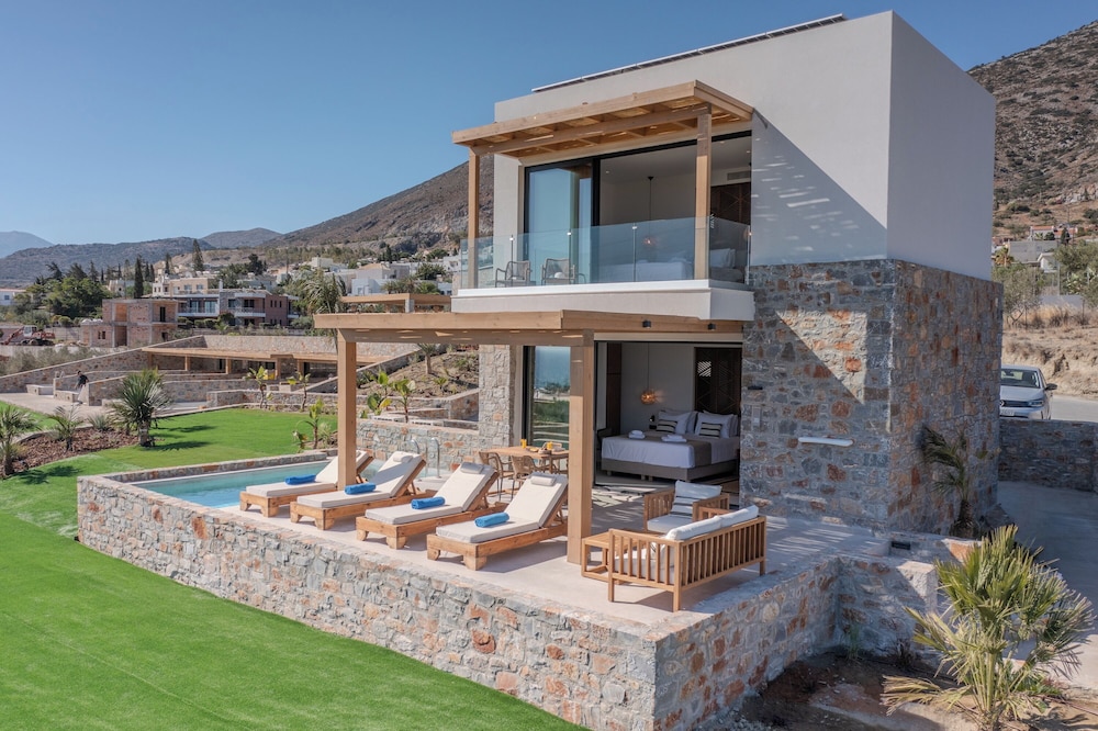 Deos Luxury Suites 46/50