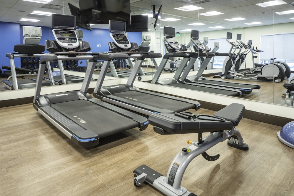 Holiday Inn Express and Suites Brevard City Center 23/51