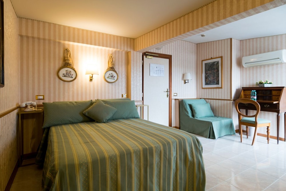 Hotel Pacific 15/50