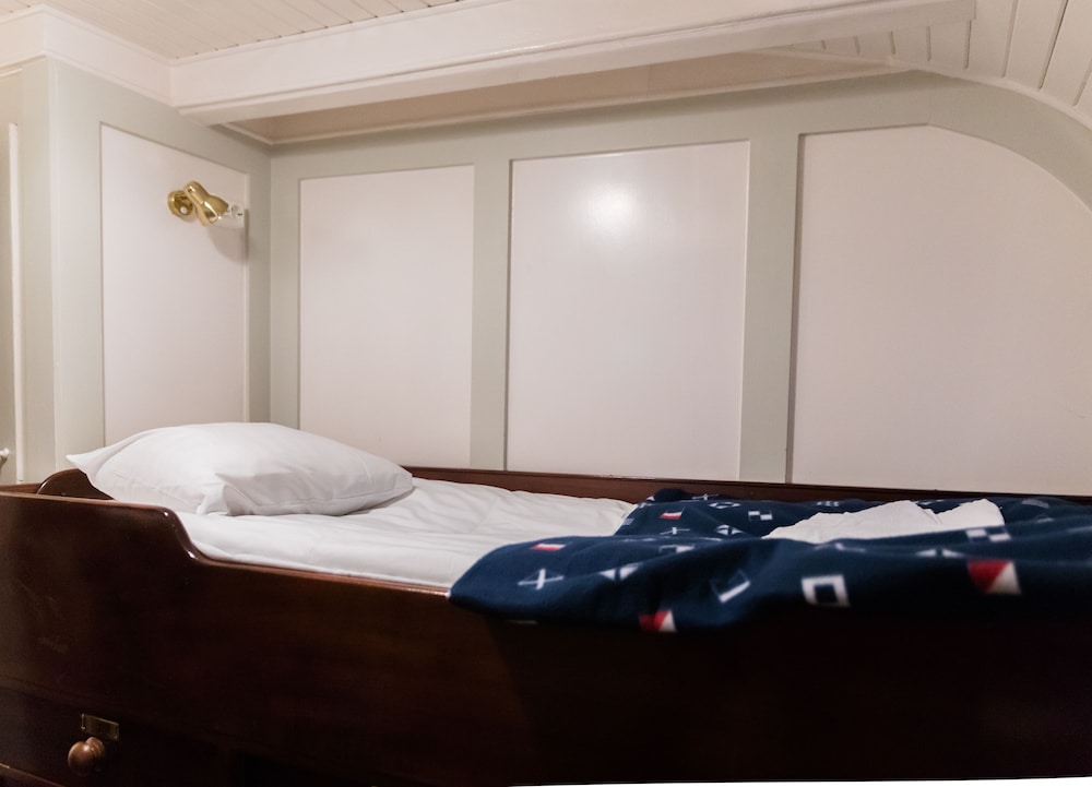 Stf Af Chapman Hostel 12/50
