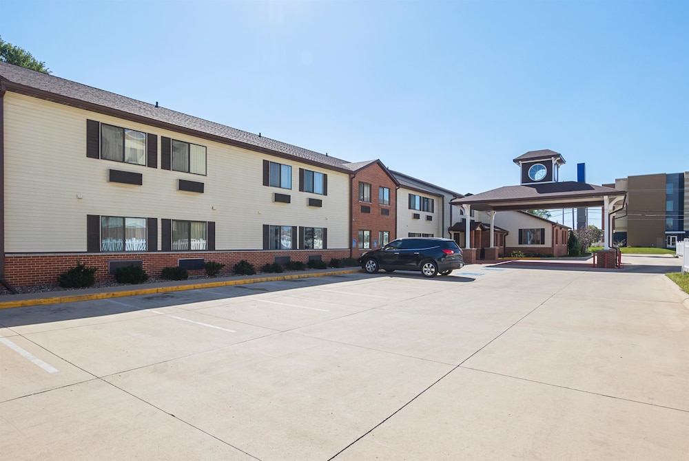 Motel6 Waterloo, IA - Crossroads Mall - Cedar Falls 6/49