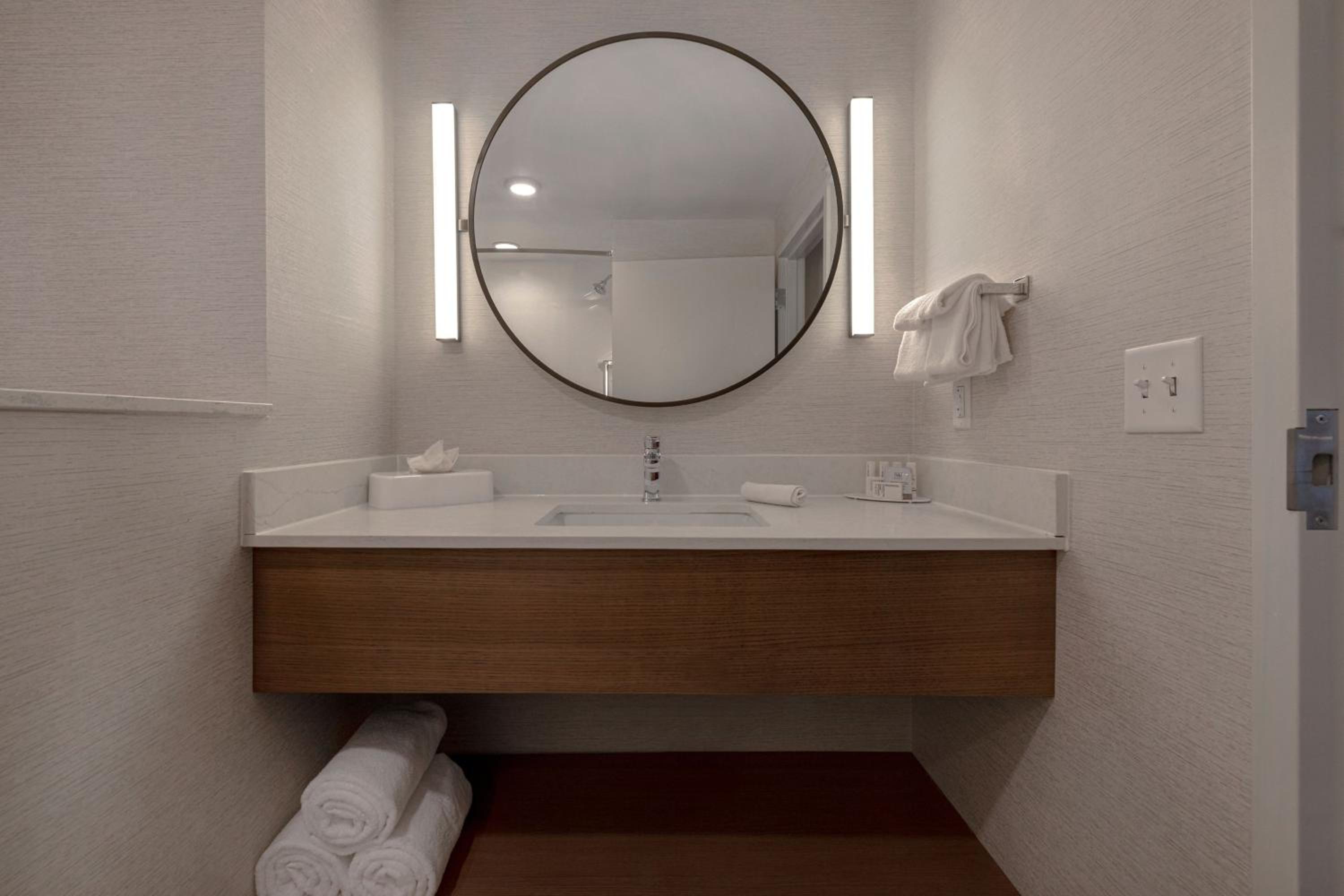 جناح بسرير كينج بإطلالة على المدينة مع أريكة، Fairfield Inn & Suites by Marriott Denver Airport at Gateway Park 6/8