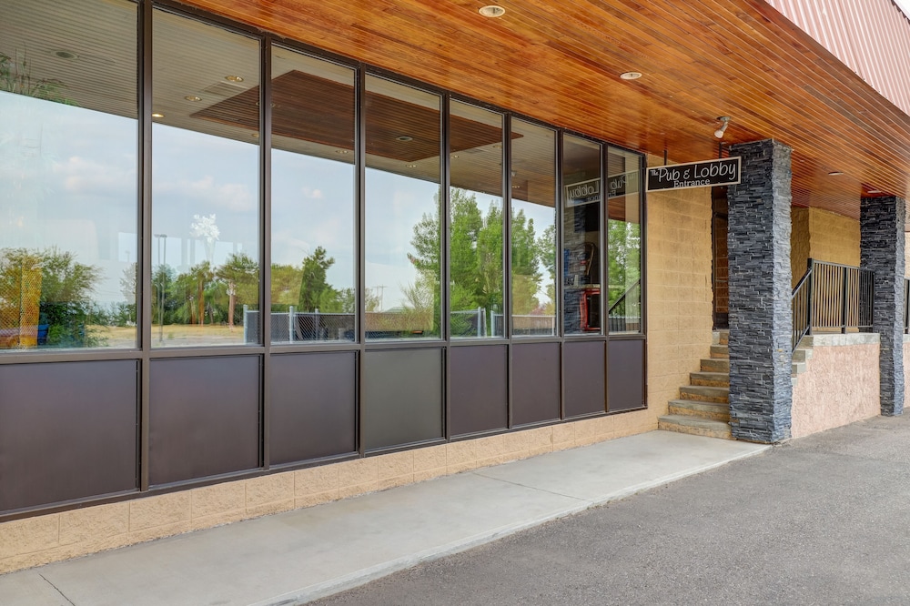 Motel6 Brooks, AB 12/43