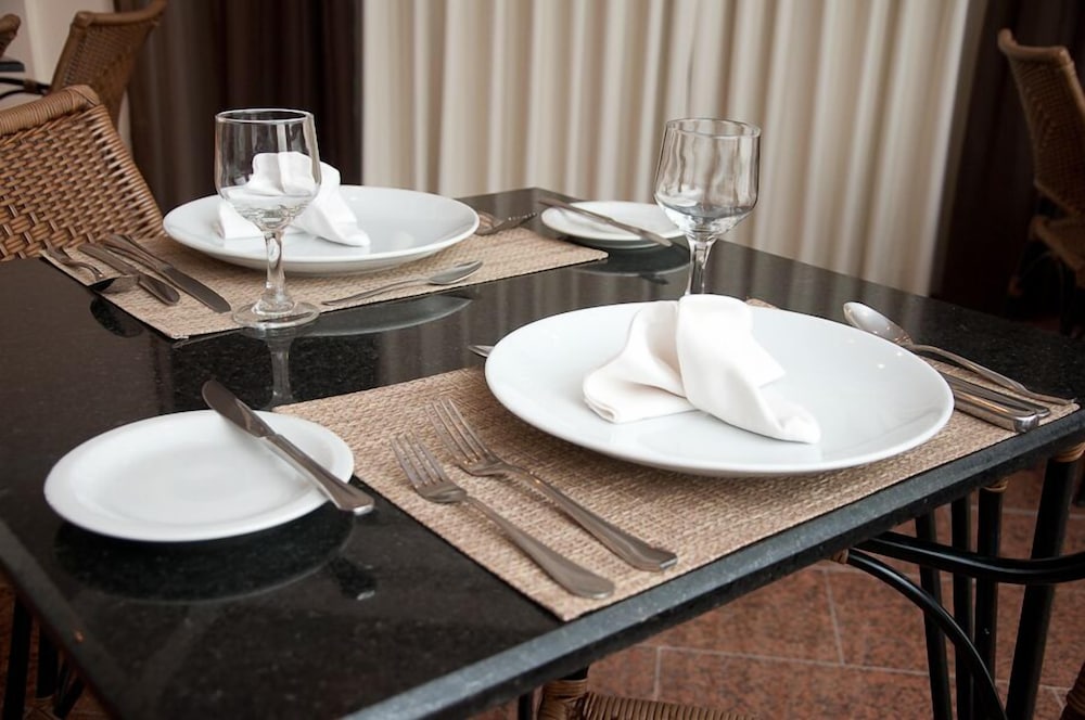 PLAZA SUITE HOTEL 14/25