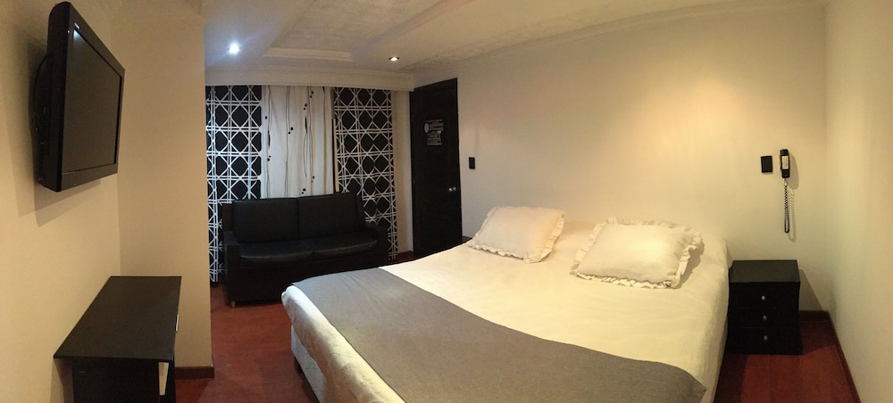 Hotel Ejecutivo Embajada 7/19
