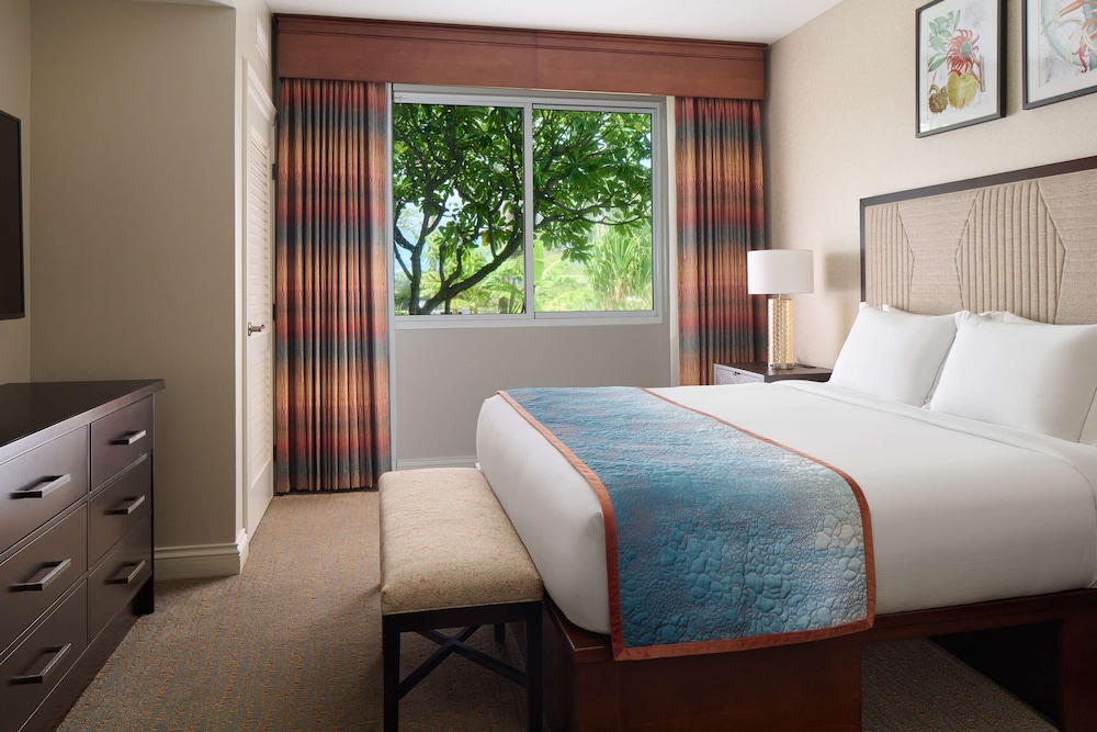 1 BEDROOM, DELUXE, SUITE, KING BED, GOLF COURSE VIEW, SOFA