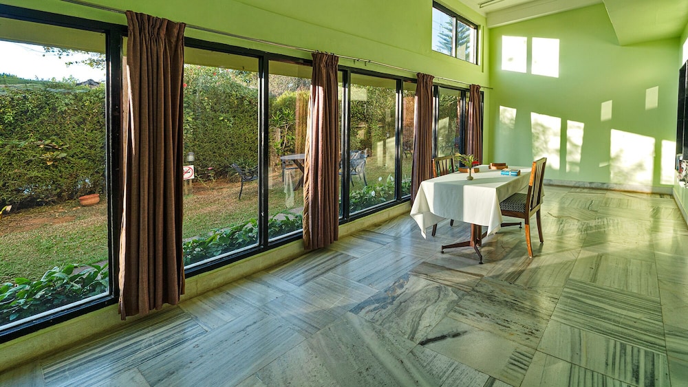 Hotel Coorg International 24/50