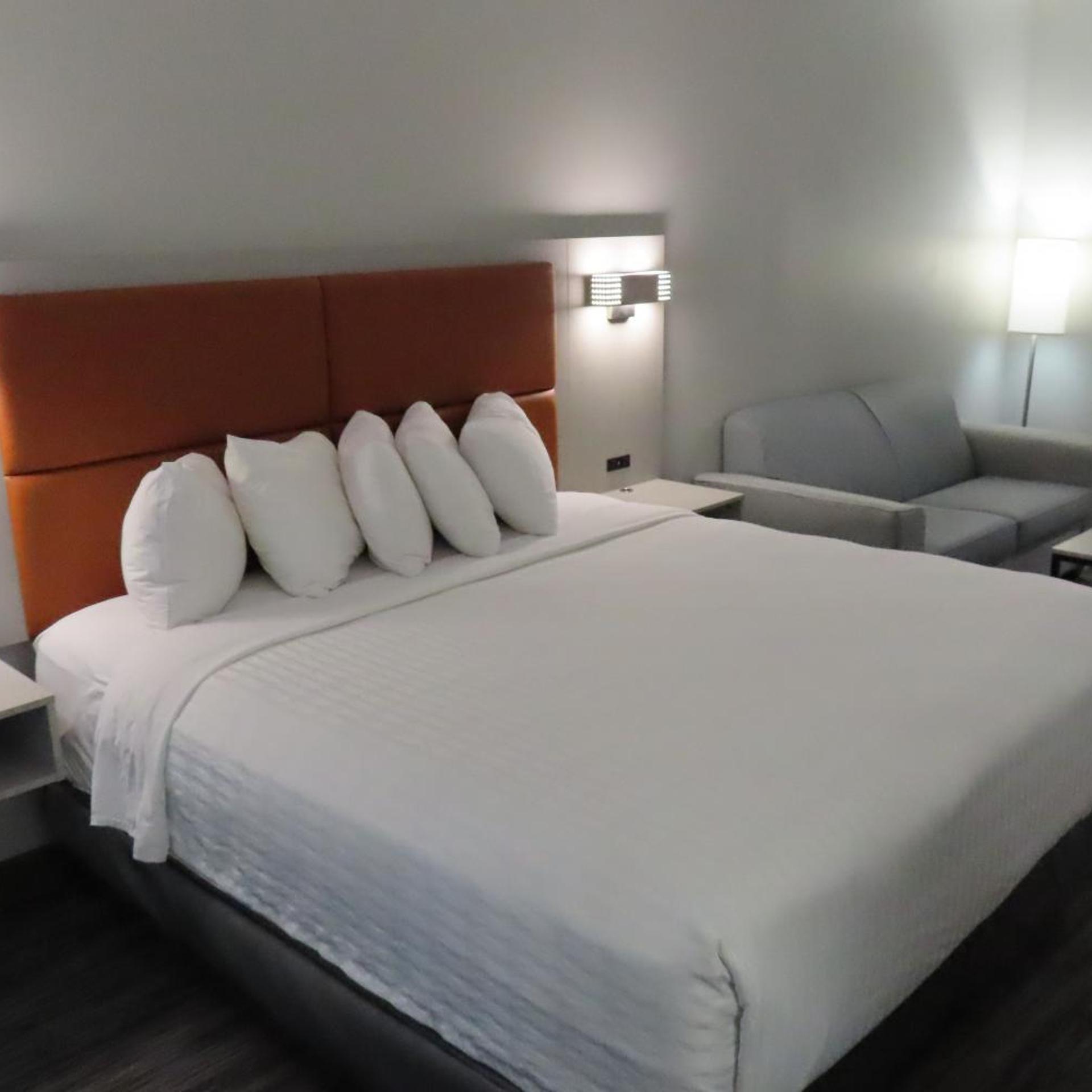 غرفة بسرير كينج بحوض استحمام لذوي الإعاقة، Best Western Heritage Inn & Suites 3/7