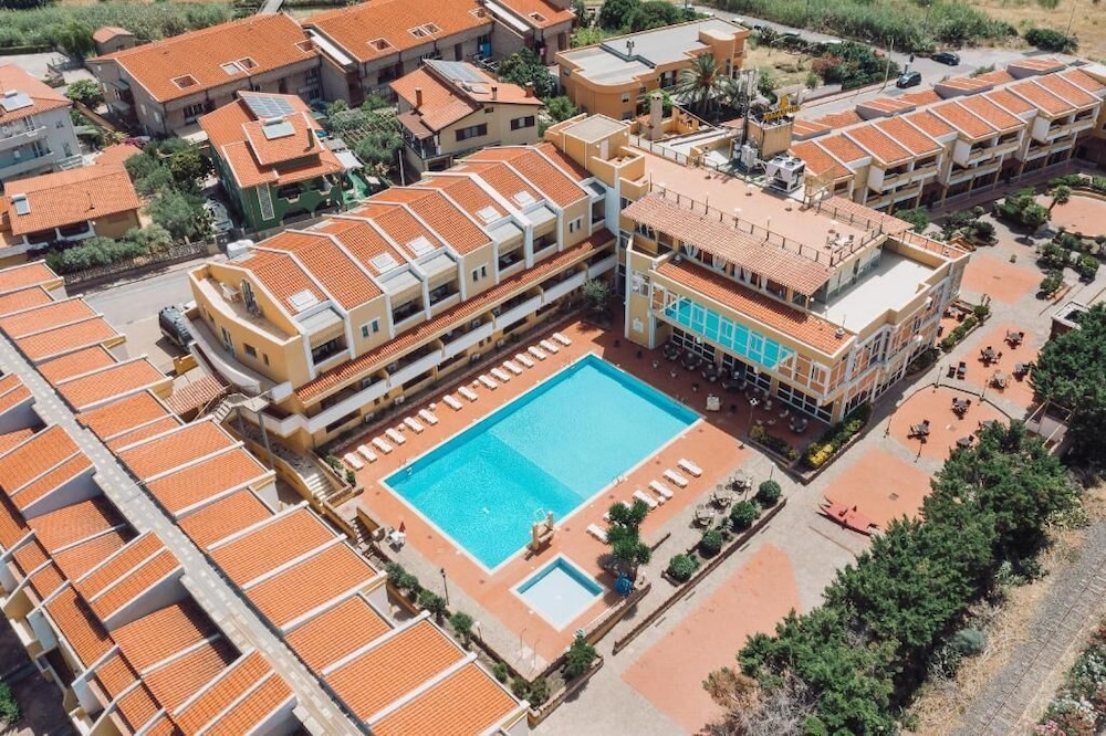 Club Malaspina Hotel and Resort 3/54