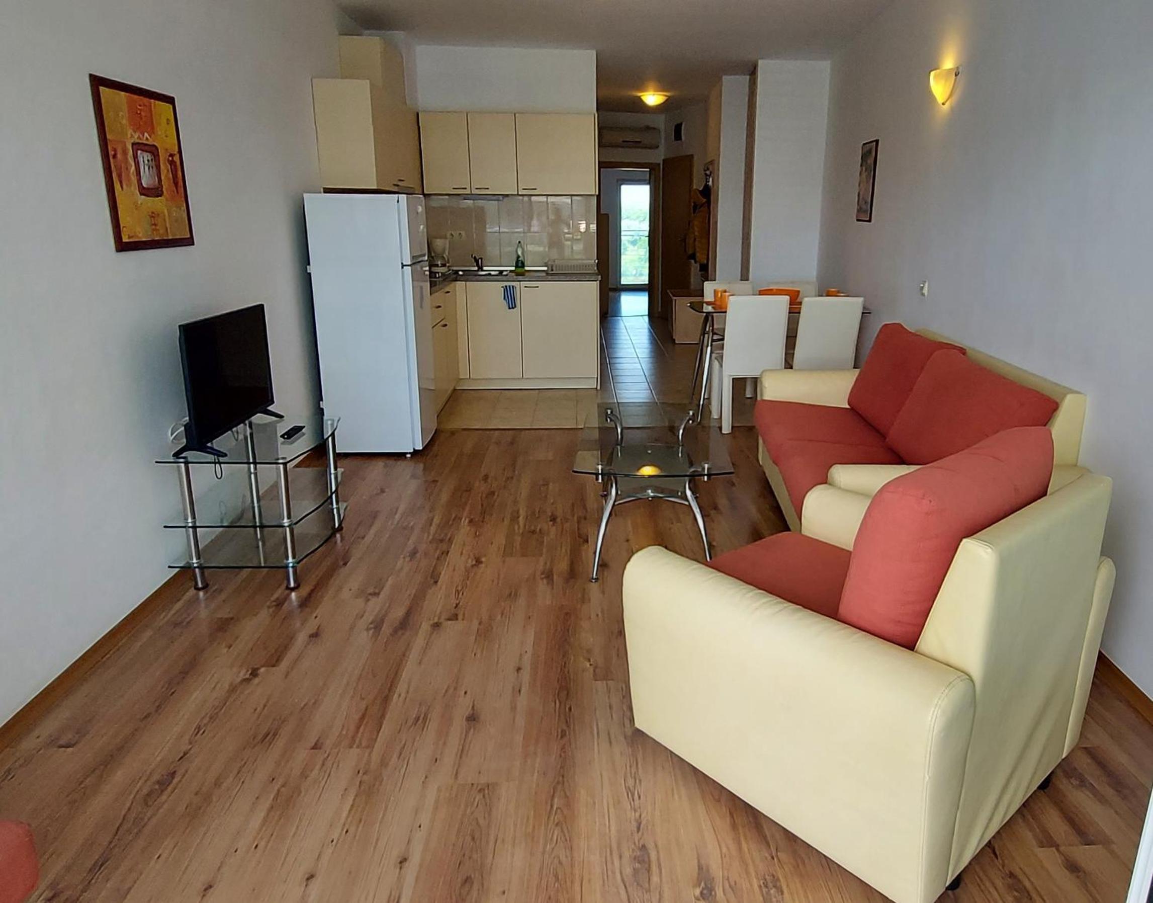 Julia Family Apartments 34/62