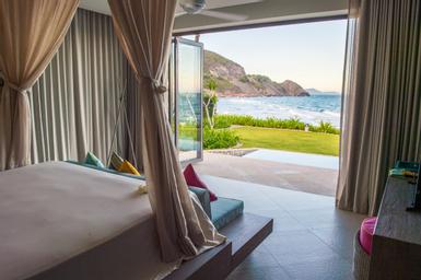 VILLA, BEACH FRONT