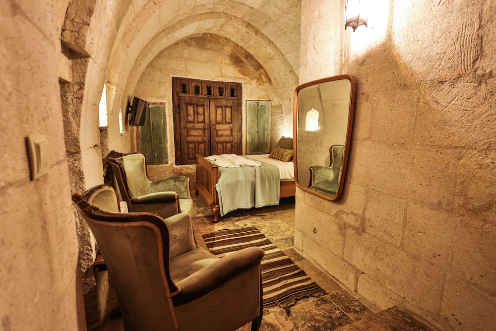Eagle Cave Inn 28/50
