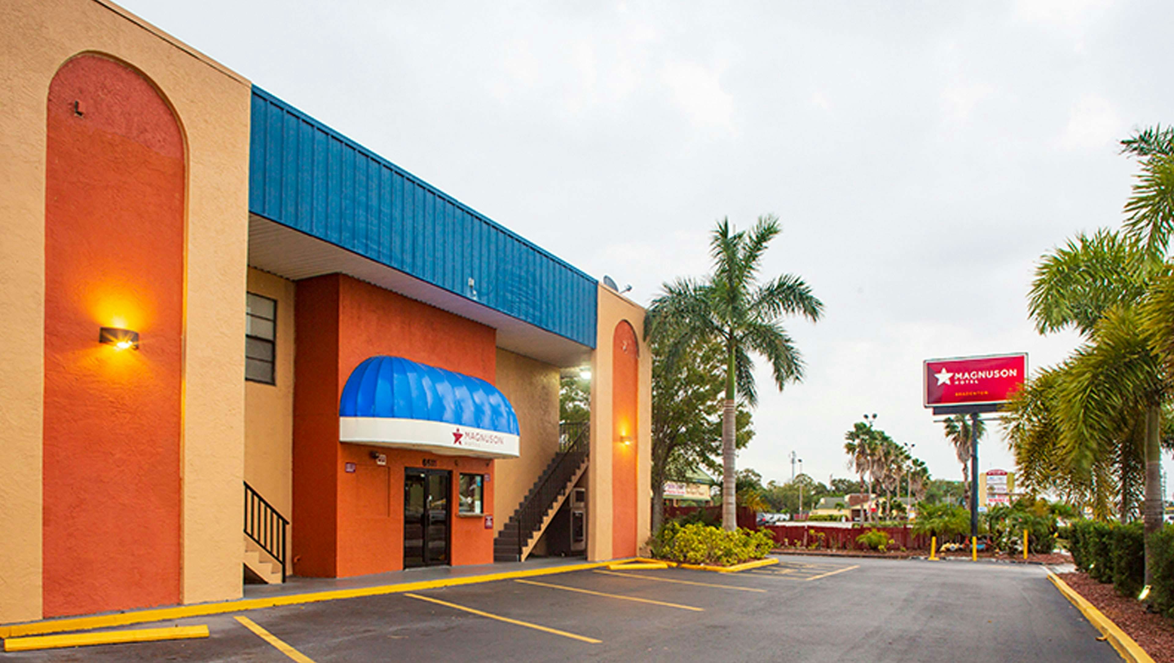 M STAR BRADENTON 54/57