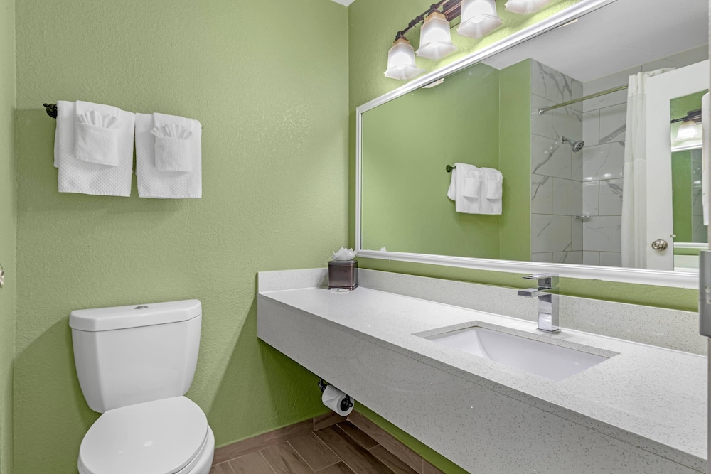 QUALITY INN AND SUITES PLANO EAST RICHARDSON 60/62