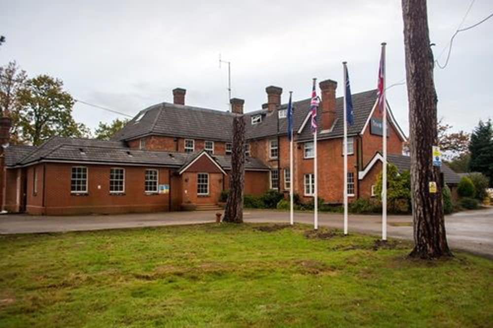 Trivelles Gatwick 30/36