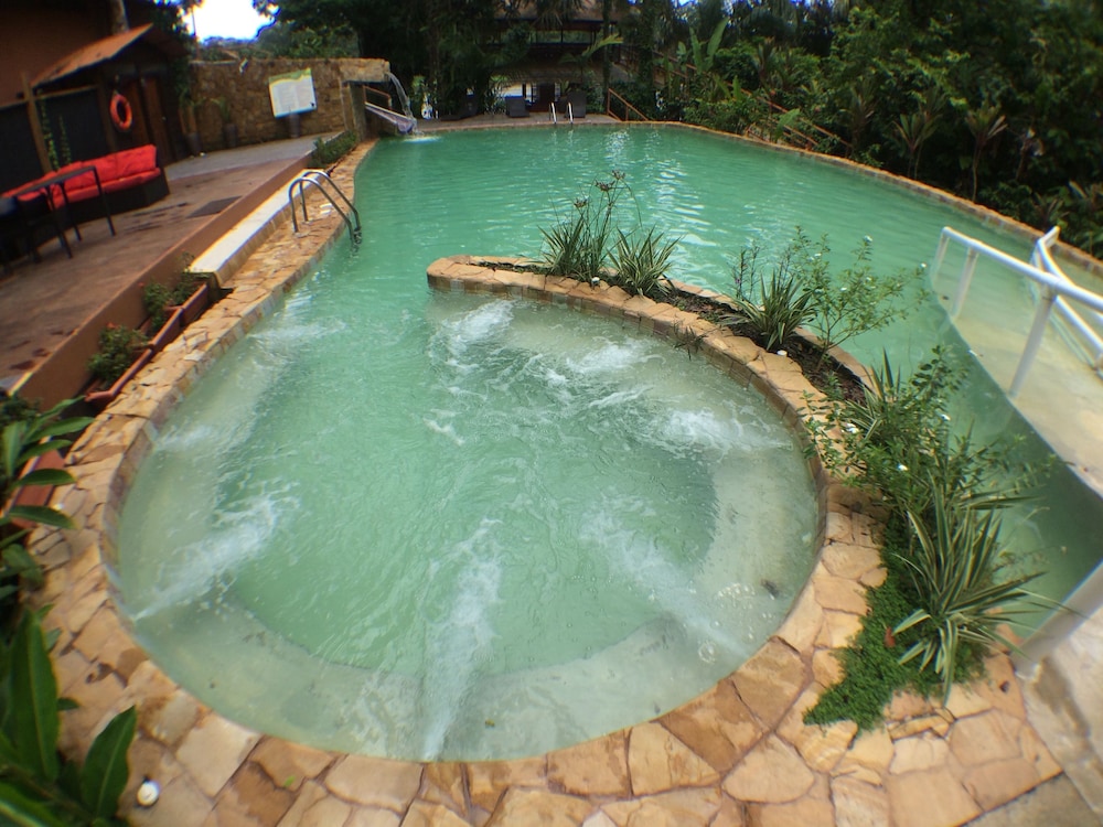 Hotel Rana Roja Lodge 10/50