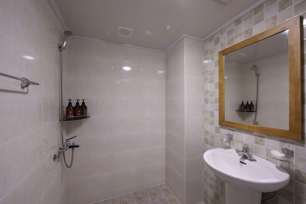 Dorcas Tourist Hostel 30/30