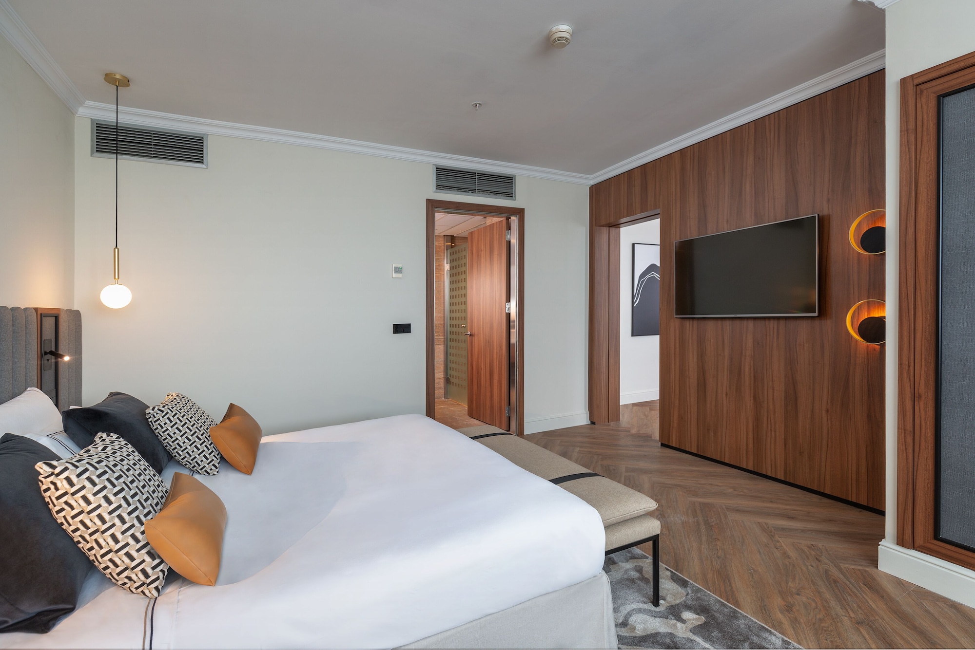 THE LEVEL, SUPREME, JUNIOR SUITE