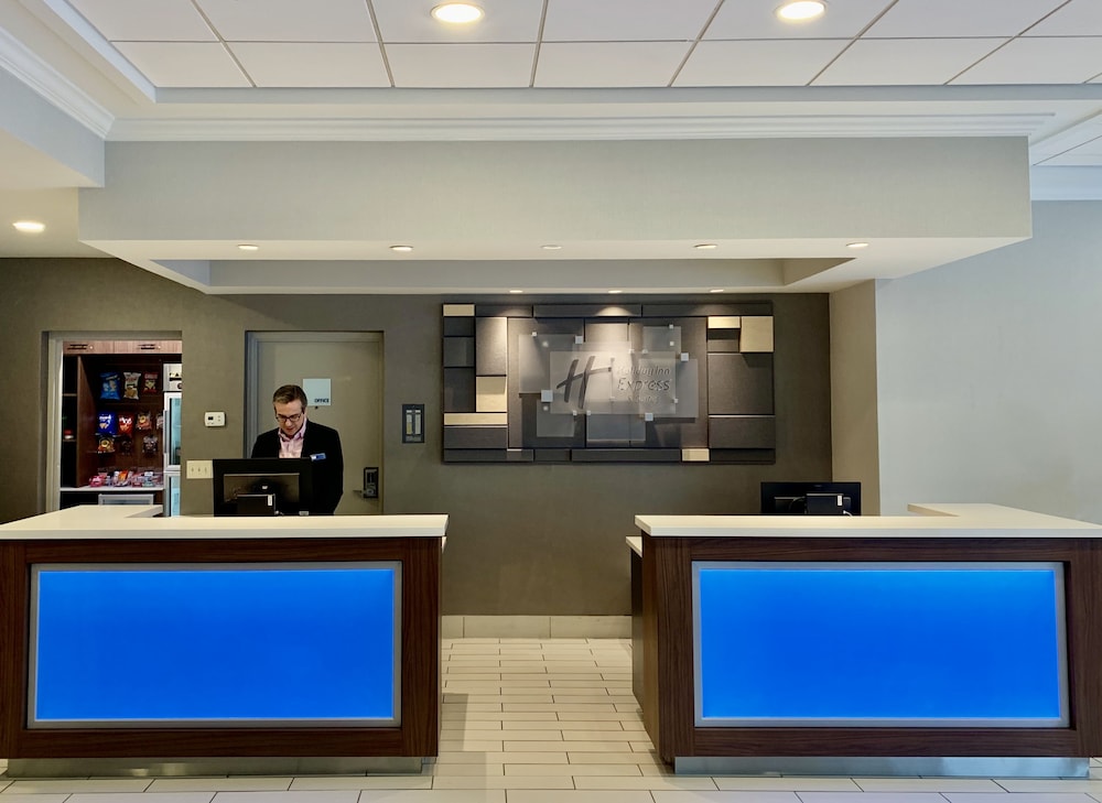 Holiday Inn Express & Suites Boston - Cambridge 8/47