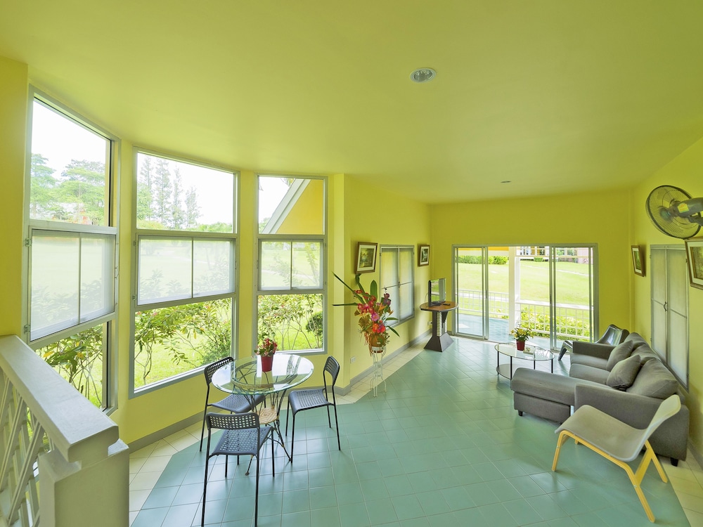 Brookside Valley Resort 39/77