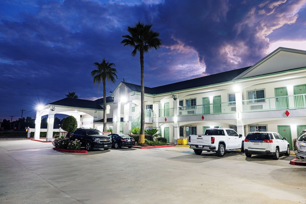 Palace Inn I-10East & John Ralston 20/24