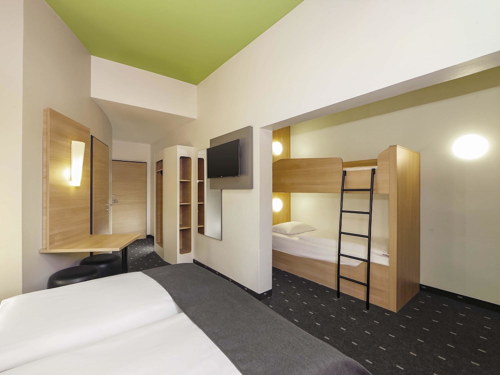 ROOM, QUADRUPLE, DOUBLE AND BUNK BED
