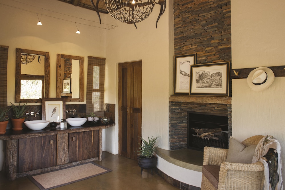 Tuningi Safari Lodge 2/50