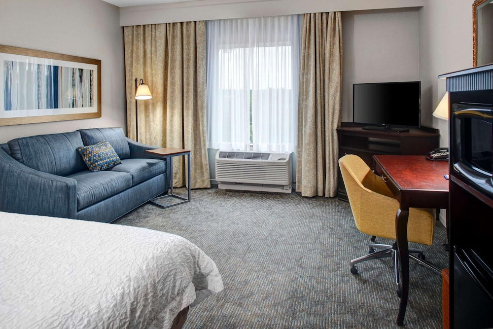 Hampton Inn Suites Boerne 33/63