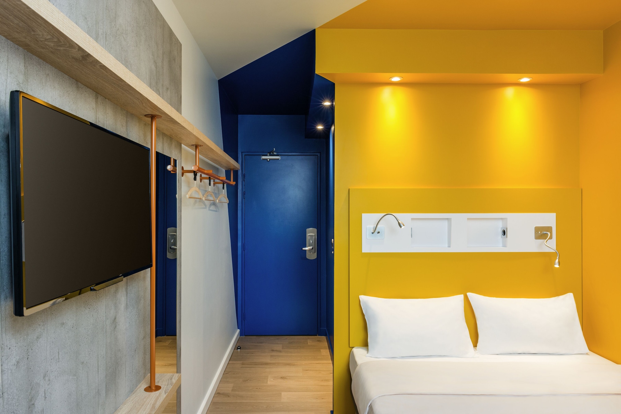 Family, Murphy Bed