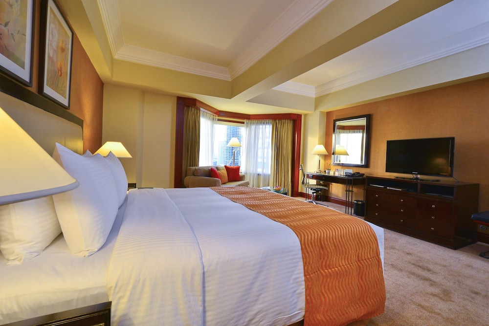 Diamond Hotel Philippines 20/68