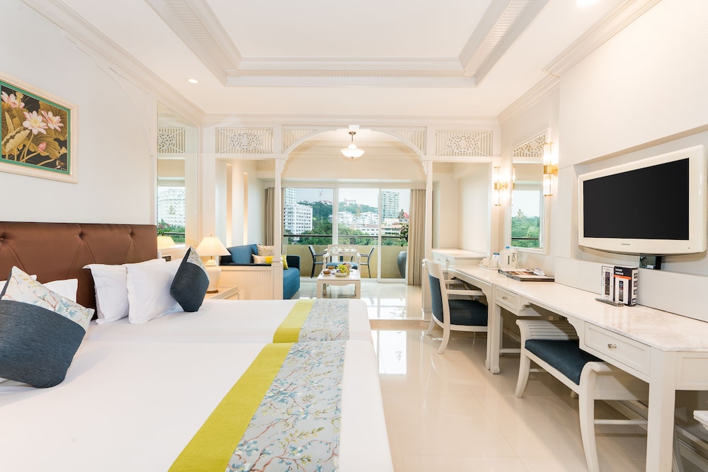 ROYAL CLIFF BEACH HOTEL 52/72
