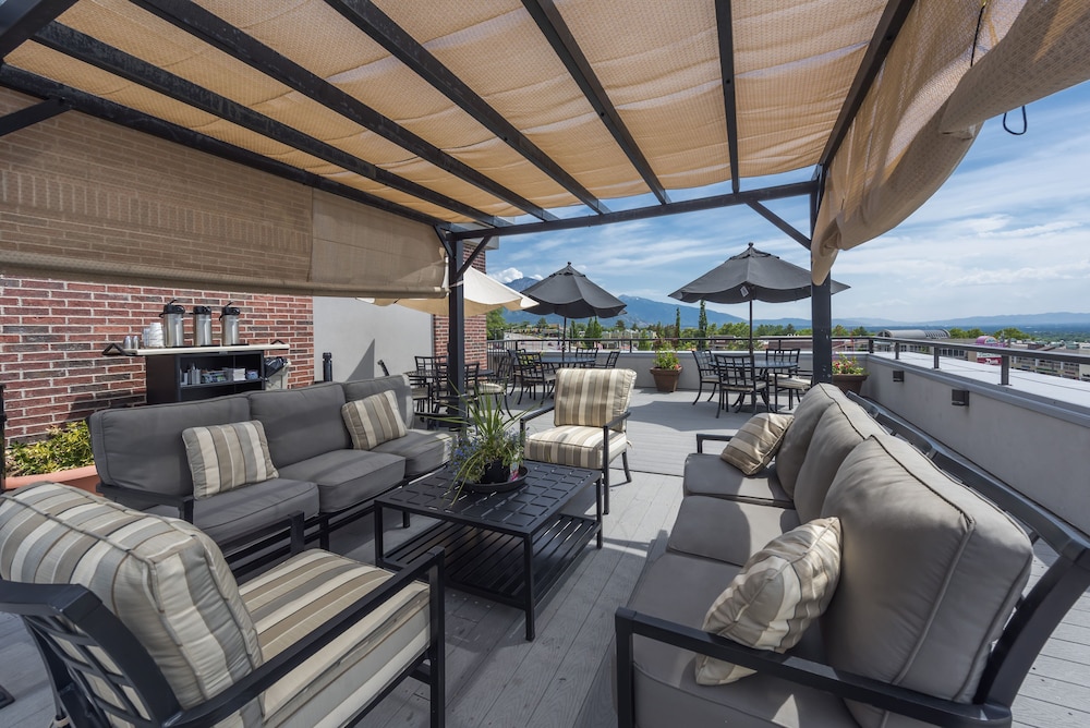 Hampton Inn and Suites Salt Lake City / Univ Foothill Dr UT 44/69