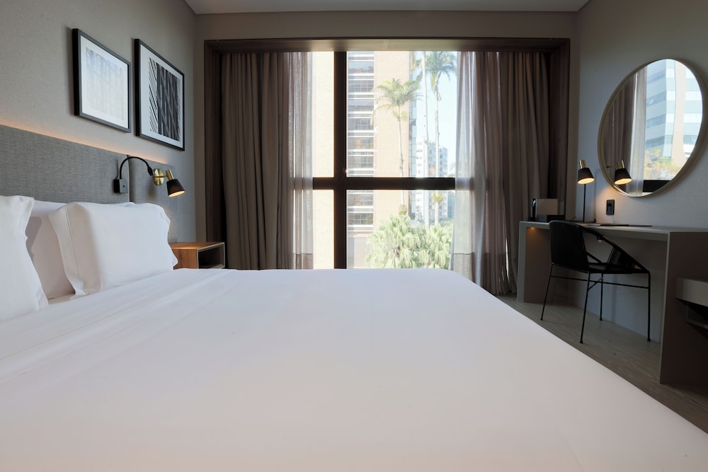 SUPERIOR, KING BED, ACCESSIBLE
