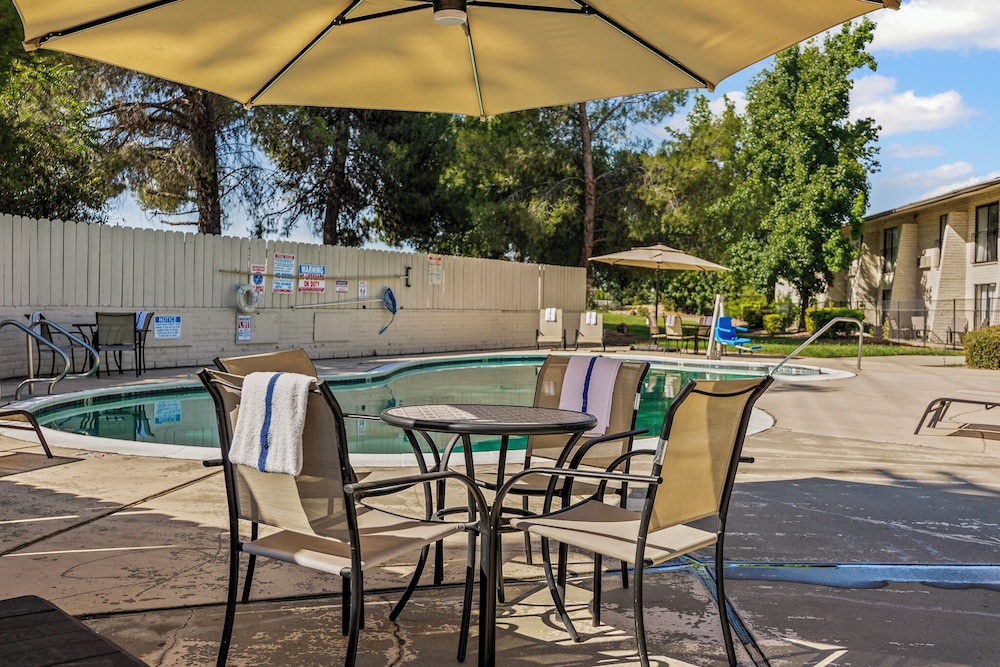 Heritage Inn Express Roseville 32/51