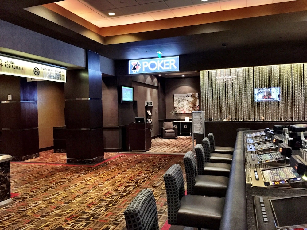 Golden Nugget Biloxi 30/32