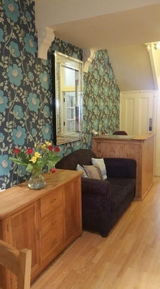 Diamonds Guest House 32/49